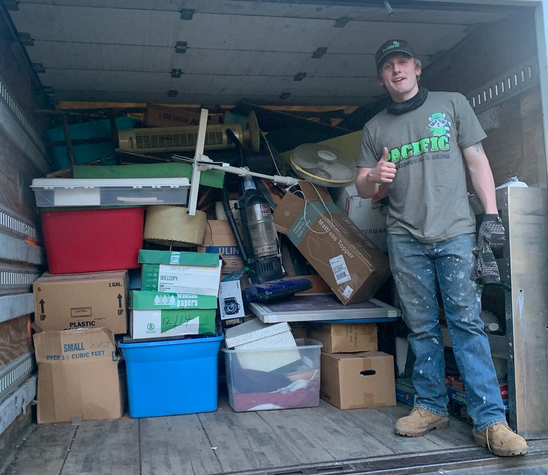 Hoarder House Clean Out in Endicott, WA